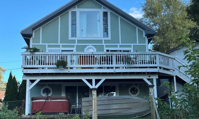 Algonquin Casa | Historic 3-bedroom house on the Fox River in Downtown Algonquin