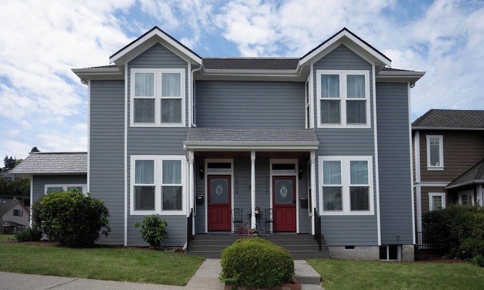 Old Town Casa | Historic 3-bedroom townhome in the heart of Old Town Tacoma with AC