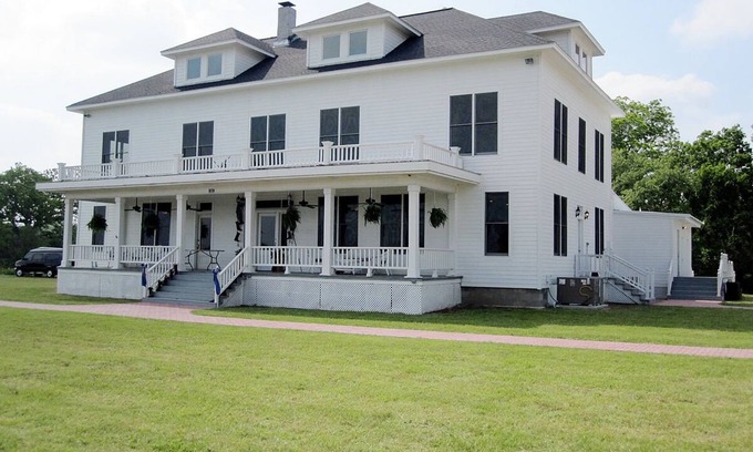 Thomaston Casa | Hotel histórico de 3 pisos y 12 habitaciones en un rancho histórico en el río Guadalupe