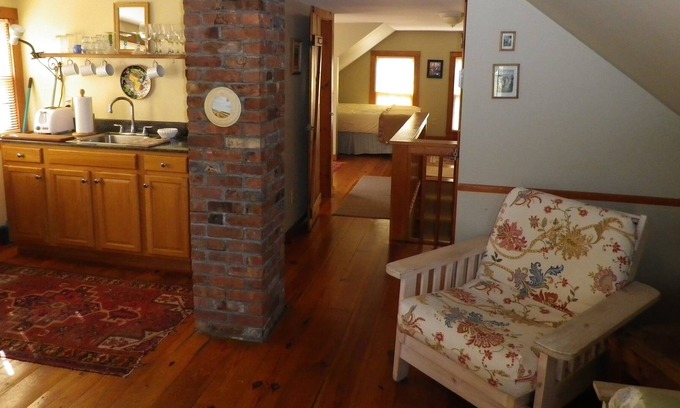 Block Island Apartamento | Historic 3rd floor 1 Bedroom (Sleeps 4) Tastefully Decorated, ~AC~apartment