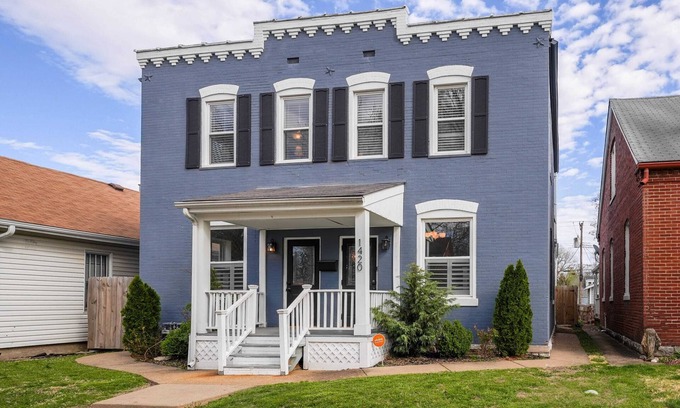 St. Charles Historic District Casa | Downtown St. Charles Cozy Historic Home