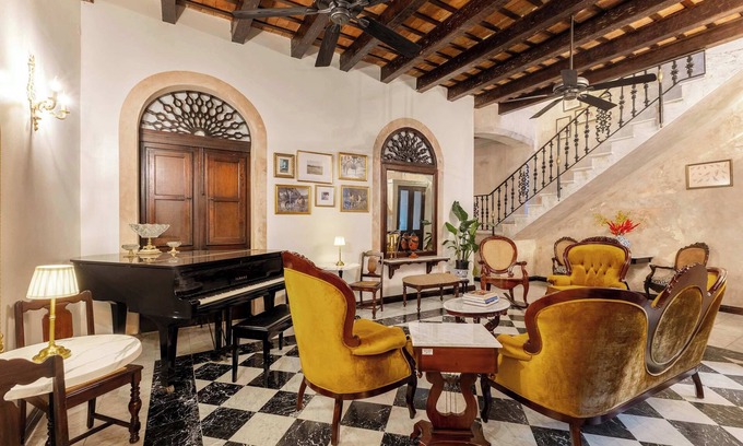 San Francisco Cama Y Desayuno | Historic 4 Story Mansion w. Pool in Old San Juan