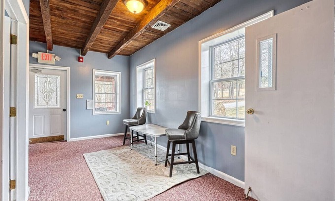 Warfordsburg Casa | Historic 4BR renovated home