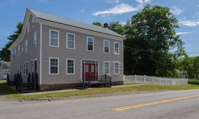 Fly Creek Casa | Historic 5-BD 3-BA House In Fly Creek, 10 Mins to Dreams Park