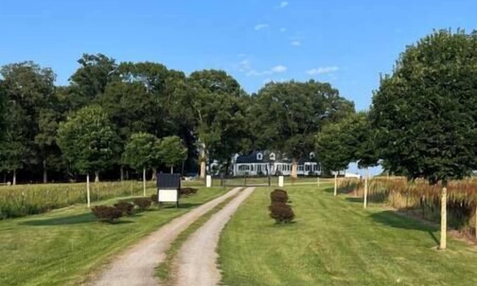 Hamptonville Otro | Historic 5 Bedroom Farmhouse in Wine Country