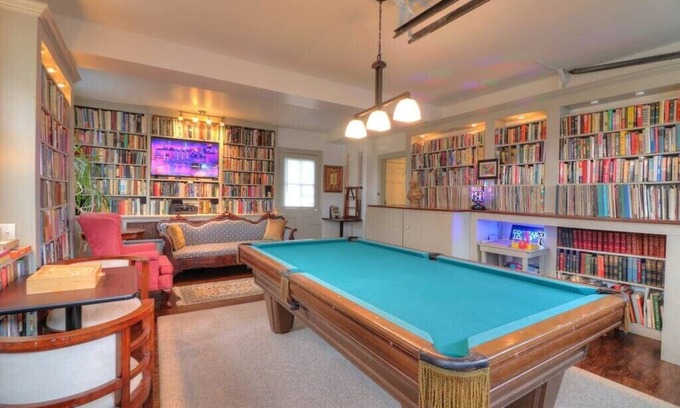 Geneva Casa | Historic 98: Game room, fire pit and dog friendly!