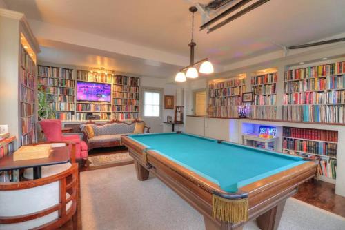 Geneva Casa | Historic 98 Fire Pit Game Room & Dog Friendly