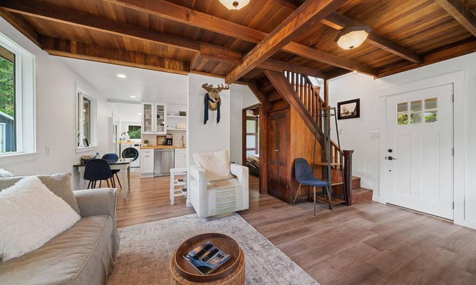 Neahkahnie Beach Cabina | ☀️Historic and Charming Beach Cottage.Beautifully Renovated! Easy walk to beach
