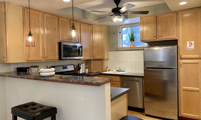 Edgewater Casa | Historic Andersonville Coach House