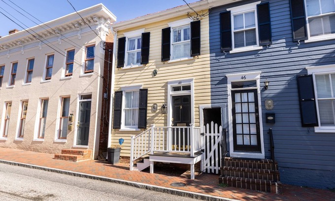 Historic District Casa | Historic Annapolis Retreat – Steps from the Statehouse & City Dock with Parking and Private Patio