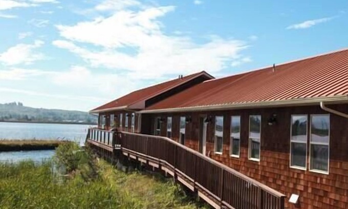 Astoria Cama Y Desayuno | Historic Astoria Waterfront Views & Vintage Vibes