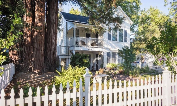 St. Helena Casa | Historic Bed & Breakfast Whole House Rental w Breakfast Included