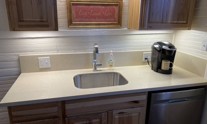 Lower Garden District Cabaña | Historic "Big Easy" Cottage-Great location and private patio.