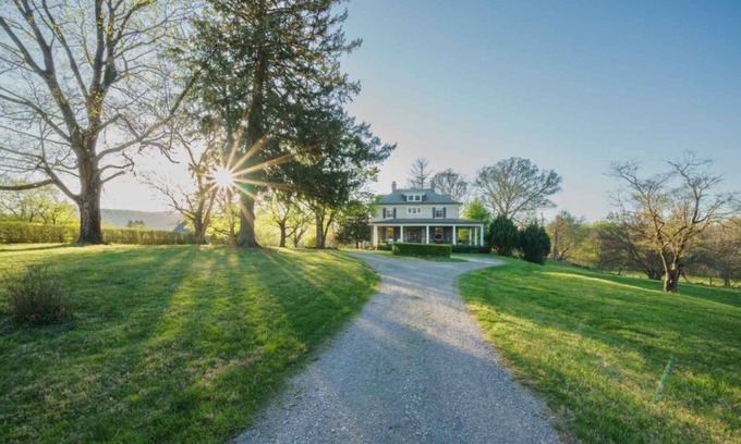Bluemont Casa | Historic Bluemont Belle Estate