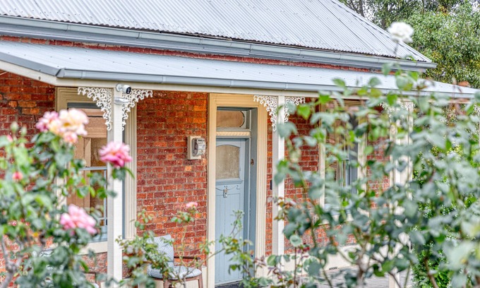 Creswick Casa | Historic Bluestone Cottage in Creswick EST 1860