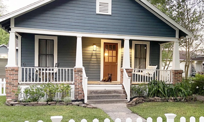 Humble Casa | Historic Bungalow! 2bed, 2bath, 2den, Downtown Humble, IAH 8min!