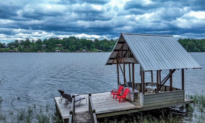 Northport Casa | Historic Buzzard Roost on the Lake - Stay on Lake Tuscaloosa!