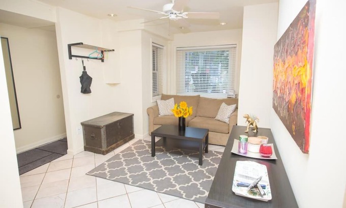 Near Northeast Apartamento | Historic Capitol Hill meets trendy H Street