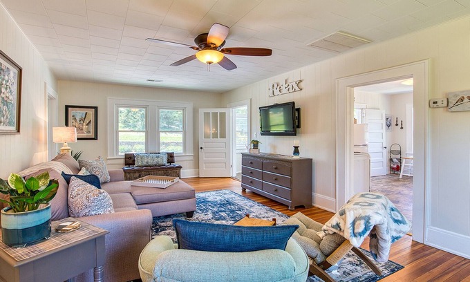 Waynesville Casa | Historic Carriage House - Downtown Waynesville, Walk to Main Street! Fast Wifi!