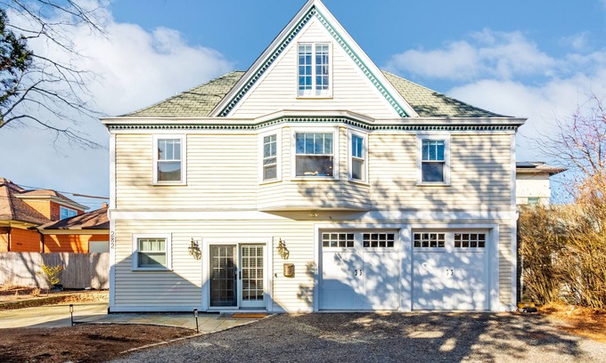 College Hill Casa | Historic Carriage House Next to Brown/RISD with Free Parking!