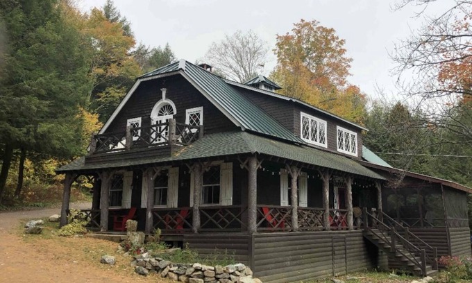 Tupper Lake Cabina | Clásico Gran Campamento Carriage House