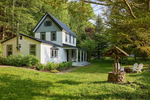 Fleischmanns Casa | Historic Catskills Farmhouse Cottage by Belleayre