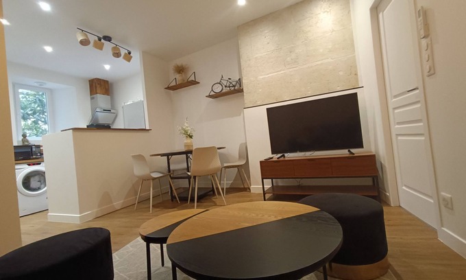 Perigueux Apartamento | Historic center apartment with terrace and air conditioning