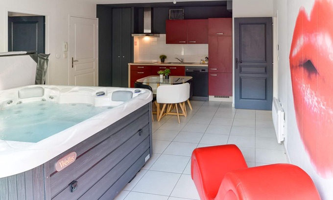 Clisson Apartamento | Historic center of Clisson with indoor spa