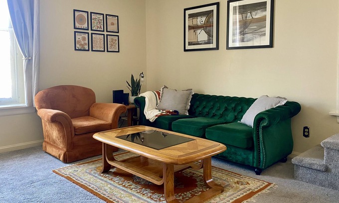 Meadville Apartamento | Historic Central Downtown Apartment Close to Allegheny