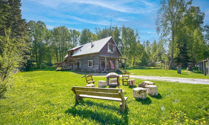 Hope Apartamento | Historic Century-Old Cabin in Downtown Hope