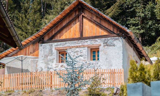 Colli In Pusteria Chalet De Esquí | Historic Chalet Neuhaus - with open air jacuzzi & infrared sauna!