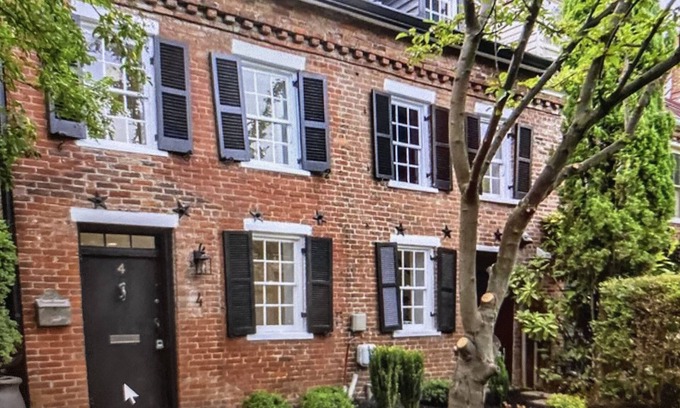 Southwest Casa | Historic Charm with modern luxury- Renovated 1790s home 1 block from Potomac!