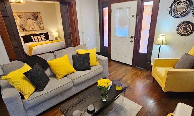 Huntington Apartamento | Historic & Chic apartment by Arena, University, Hospital - Dog Friendly