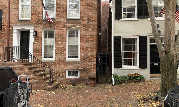 Old Town Alexandria Casa | Histórica calle adoquinada Captains Row townhouse