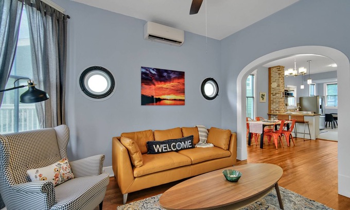 San Jacinto Cabaña | Historic Cottage-2 Block Walk to the Beach
