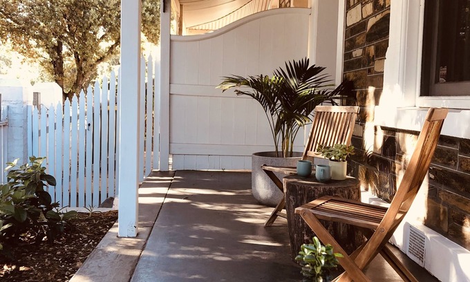 Glenelg South Casa | Historic cottage by Glenelg Beach