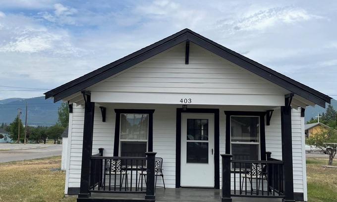 Stevensville Cabaña | Historic cottage in Stevensville with views of the mission mountains. RV parking