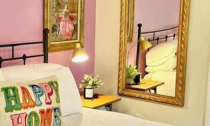 Boonsboro Casa | Historic Cottage Retreat-IG Cowboy Pool-Hot Tub