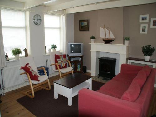 Breskens Casa | Historic Cottage w Garden