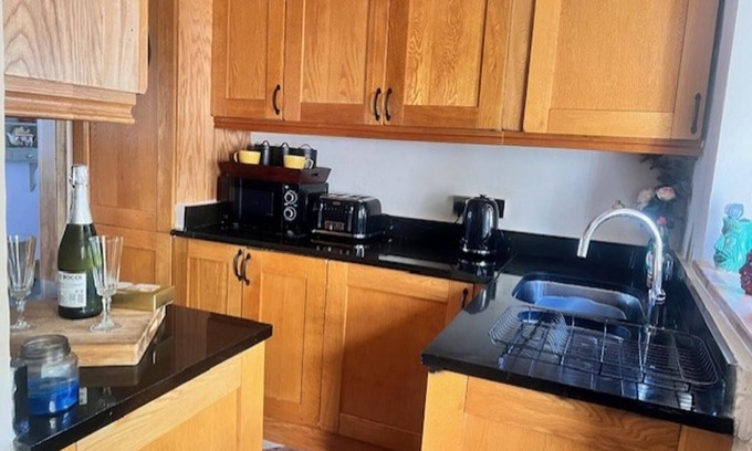Heysham Cabaña | Historic Countryside Cottage - Sleeps 3 & Pets Ok