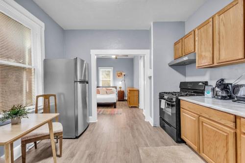 University Circle Apartamento | Historic Cozy Haven in Little Italy