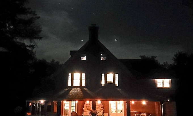 Cragsmoor Casa | Posh Hudson Valley Mountaintop Escape in Cragsmoor With Hot Tub