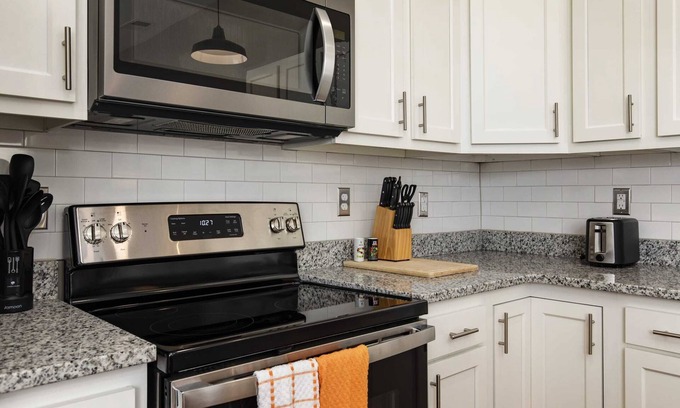 Merriwether Apartamento | Historic CozySuites 4BR 2BA