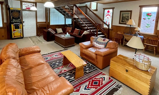 Monarch Cabina | Historic, Creek Side Mountain Home Ski Retreat