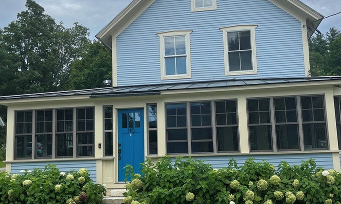 Manchester Center Casa | Historic Depot Area Farmhouse