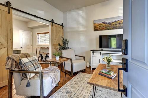 Central Colorado Springs Casa | Historic Downtown Trails & Park