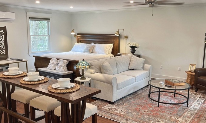 Hattiesburg Apartamento | Historic Downtown Carriage House & Oaisis