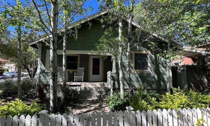 Downtown Flagstaff Cabaña | Historic Downtown Cottage with Beautiful Courtyard