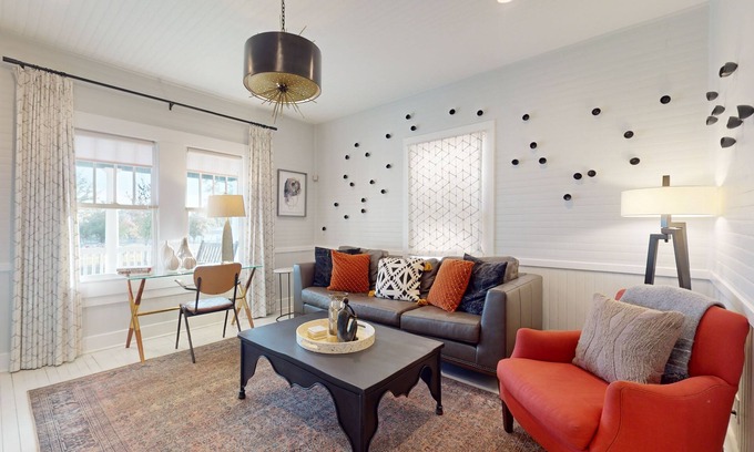 South Pensacola Cabaña | Historic downtown cottage with high-speed WiFi and central AC - dogs okay