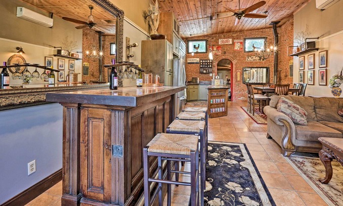 Colusa Casa | Historic Downtown Escape - Steps to Levee Park!